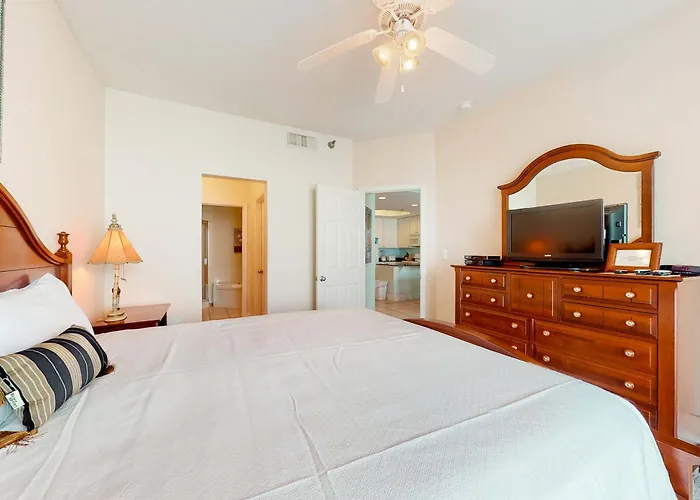Gulf-front W Shaded Balcony Wifi Ac & Shared Pools Hot Tubs & Sauna Holiday home