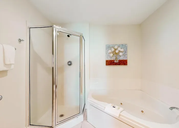 Gulf-front W Shaded Balcony Wifi Ac & Shared Pools Hot Tubs & Sauna Gulf Shores