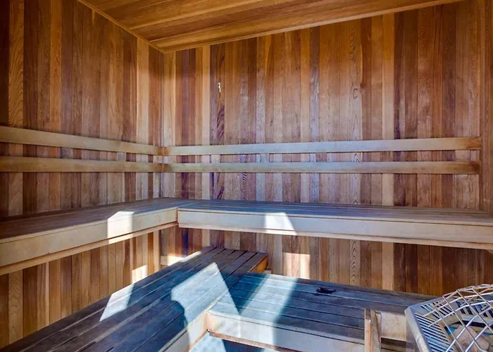 Gulf-front W Shaded Balcony Wifi Ac & Shared Pools Hot Tubs & Sauna Gulf Shores